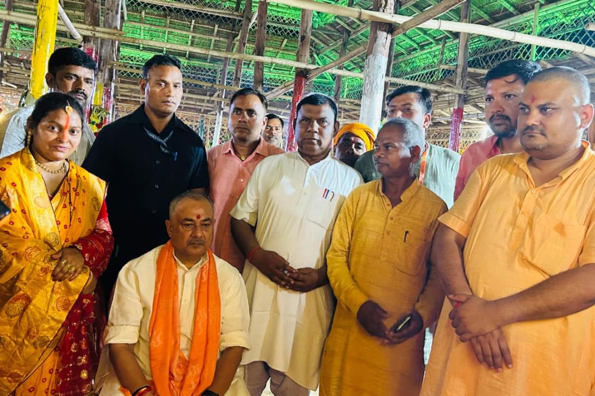 Gaya News : महारुद्र यज्ञ में पहुंचे पूर्व सांसद, क्षेत्र की सुख-समृद्धि की कामना की
