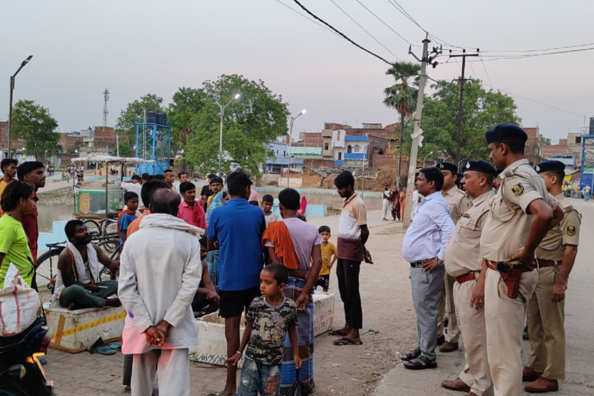 रोहतास के सूर्यपुरा में बड़ा एक्शन: ब्रह्म बाबा स्थान के सामने से हटेंगी मुर्गा-मछली की दुकानें, बीडीओ ने दी सख्त चेतावनी