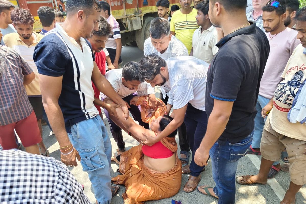 छपरा में दर्दनाक सड़क हादसा: तेज रफ्तार ट्रक की चपेट में आने से स्कूटी सवार की मौत