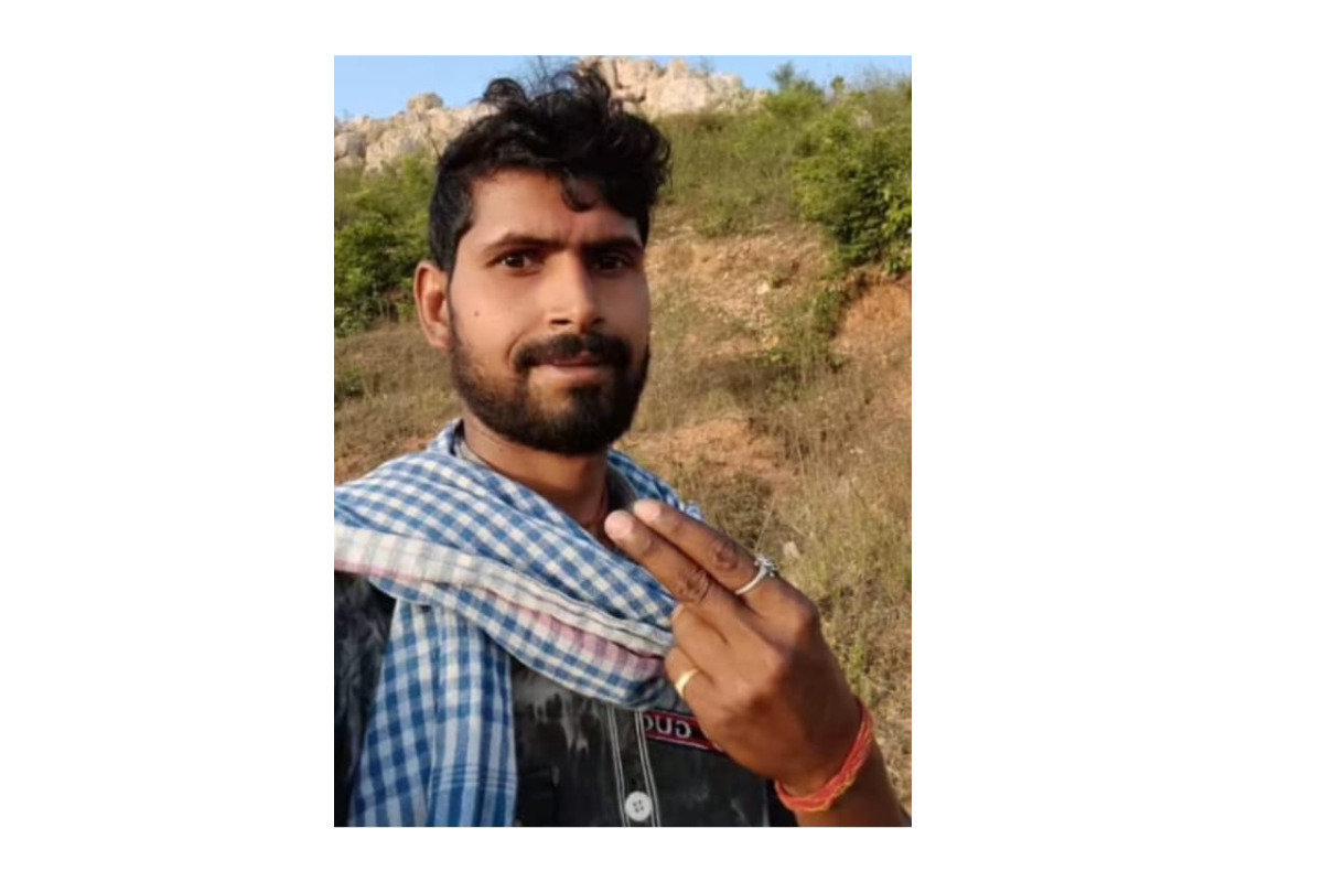 हाजीपुर-लालगंज मार्ग पर डम्फर की बाइक से टक्कर, 1 की मौत, परिजनों ने किया चक्काजाम