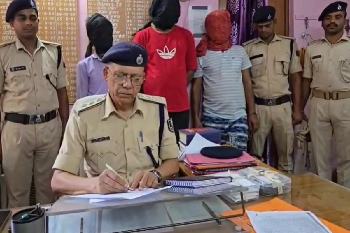 आरा में बिहार एसटीएफ और पुलिस का बड़ा एक्शन, 450 ग्राम हेरोइन के साथ 3 तस्कर गिरफ्तार