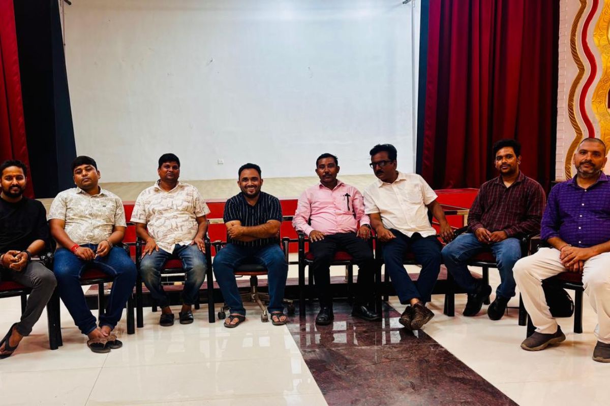 फणीश्वरनाथ रेणु वरिष्ठ रेल संस्थान की नयी समिति की पहली बैठक: ग्रीष्मावकाश में होगी चित्रकला प्रतियोगिता, राजस्व बढ़ाने के लिए चलेगा विशेष सदस्यता अभियान