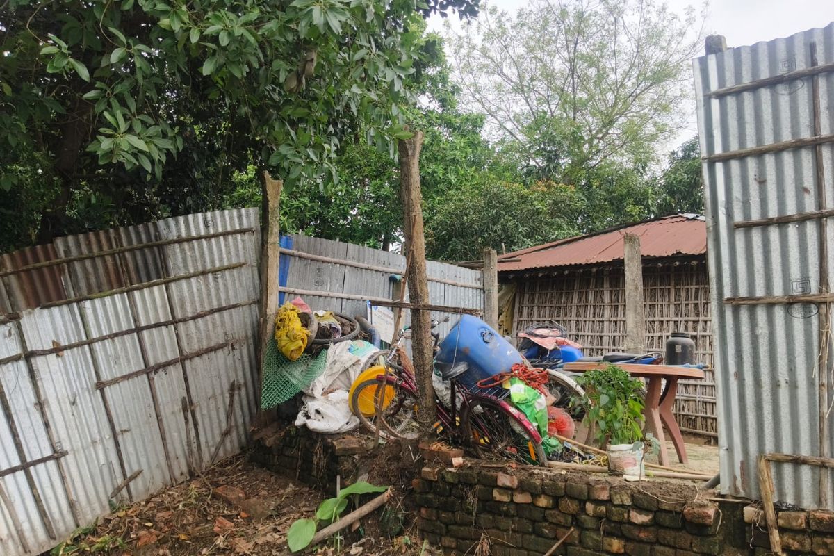 कटिहार में आंधी-बारिश से मौसम हुआ सुहाना पर बढ़ीं मुश्किलें: कई कच्चे घरों के छप्पर उड़े, मक्के की फसल बर्बाद और बिजली व्यवस्था ठप