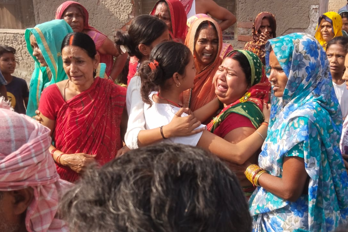 पूर्वांचल एक्सप्रेसवे हादसा: आजमगढ़ से सीवान पहुंचे 4 शव, माता-पिता संग दो बेटियों की जलीं चिताएं