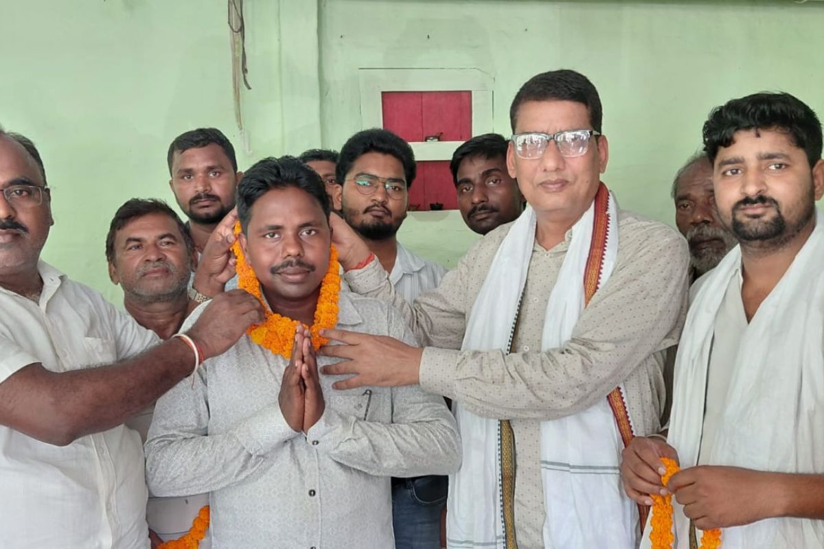 मिथिलेश कुमार मेहता सर्वसम्मति से बने राष्ट्रीय लोक मोर्चा के भरगामा प्रखंड अध्यक्ष, कार्यकर्ताओं ने दी बधाई