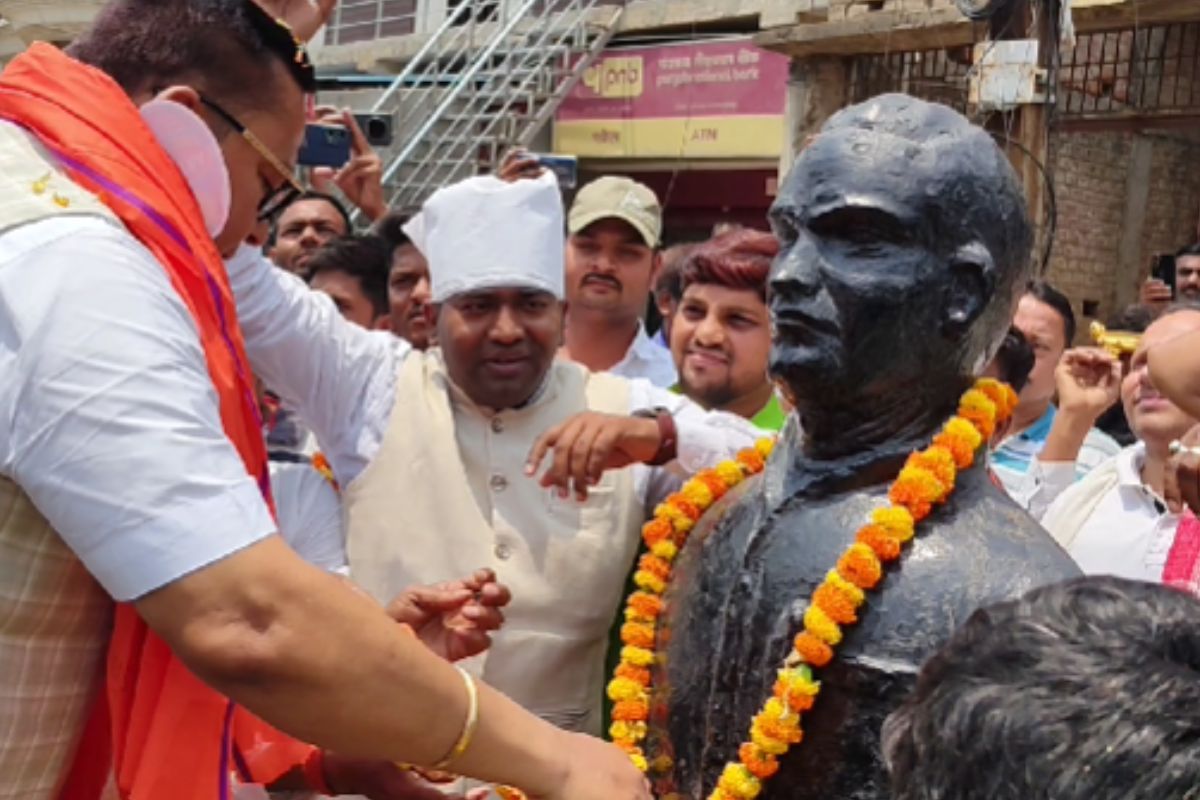 मंत्री बनने के बाद पहली बार आरा पहुंचे भगवान सिंह कुशवाहा, गाजे-बाजे और फूल-मालाओं से हुआ भव्य स्वागत