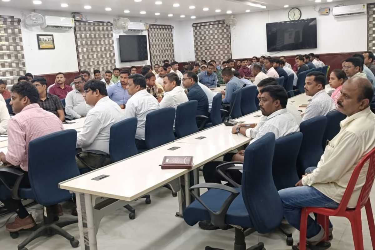 राजस्व प्रशासन को अधिक पारदर्शी व प्रभावी बनाने पर जोर, समाहरणालय में अधिकारियों को मिला गुरुमंत्र