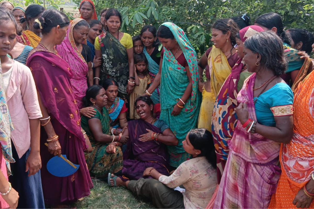 नवादा के वारिसलीगंज में बालू लदे ट्रैक्टर ने स्कूली भाई-बहन को रौंदा, छात्रा की मौत, ग्रामीणों ने किया चक्का जाम