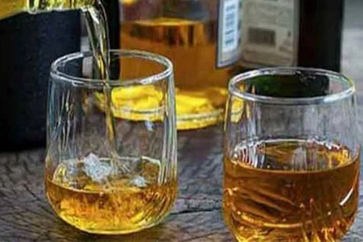 गयाजी में अवैध शराब बरामद, कारोबारियों पर पुलिस की लगातार छापेमारी