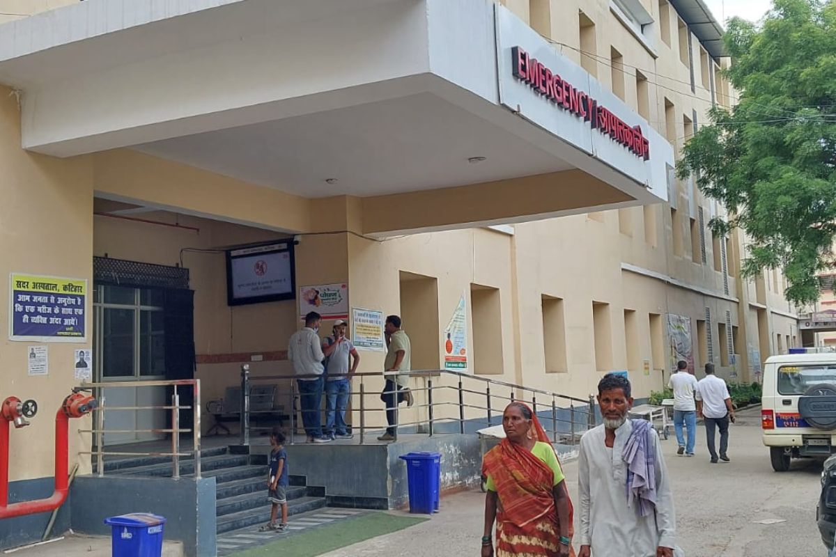 कटिहार सदर अस्पताल का शनिवार का ड्यूटी रोस्टर जारी: ओपीडी में बैठेंगे विशेषज्ञ चिकित्सक, आपातकालीन वॉर्ड में 24 घंटे तैनात रहेंगे डॉक्टर