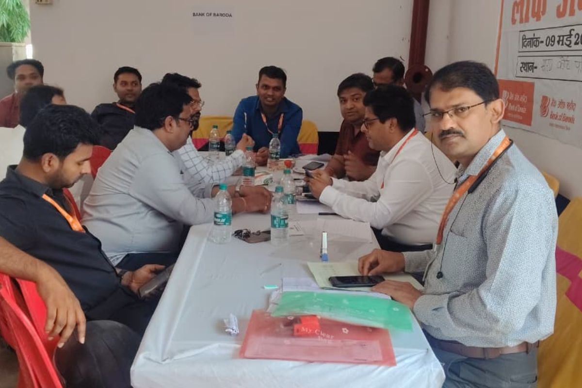 छपरा व्यवहार न्यायालय में लोक अदालत में सुलह के लिये पहुंचे फरियादी