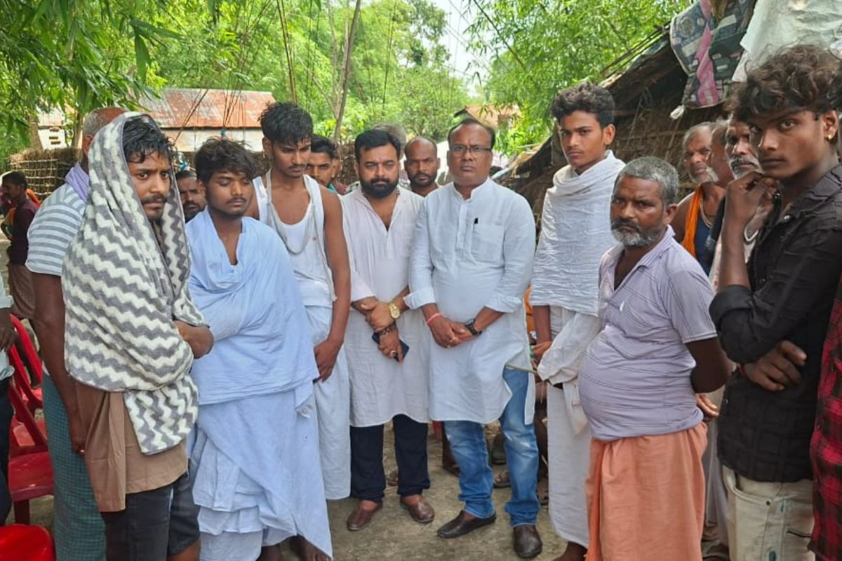 इंदौर अग्निकांड के पीड़ितों से मिले भाजपा नेता संजीव पासवान, सरकारी सहायता न मिलने पर जताई भारी नाराजगी, मुआवजे की मांग