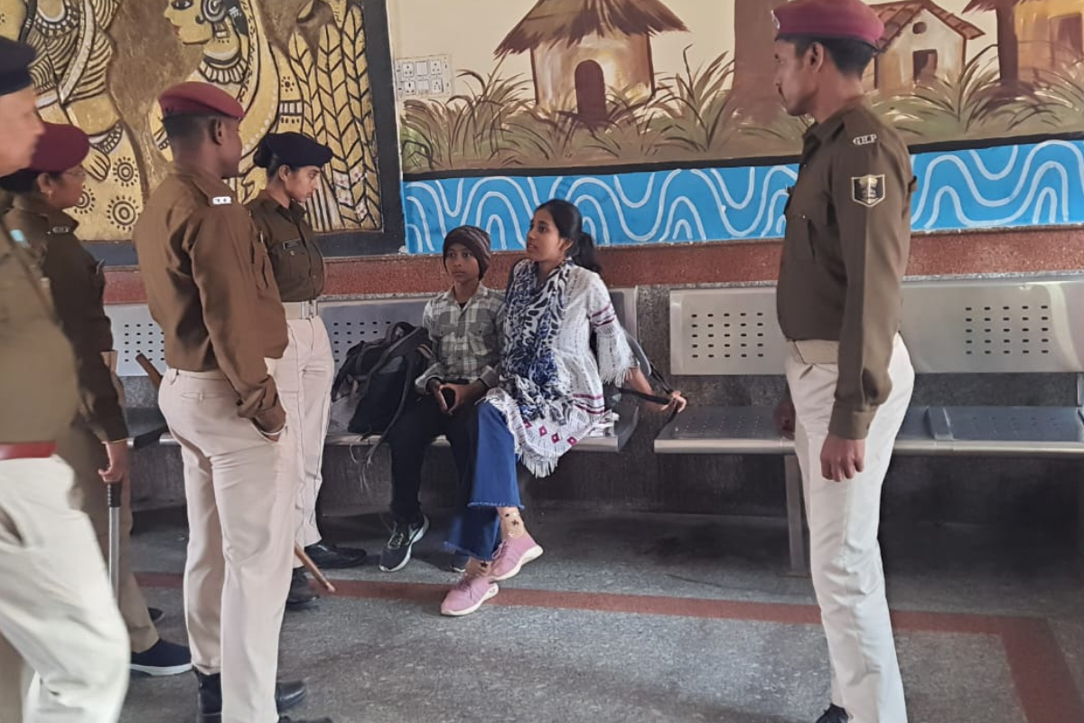 छपरा-गोमतीनगर एक्सप्रेस में मिले महिला के शव के टुकड़ों की जांच तेज, थावे से छपरा के बीच सभी स्टेशनों के कैमरे मिले खराब