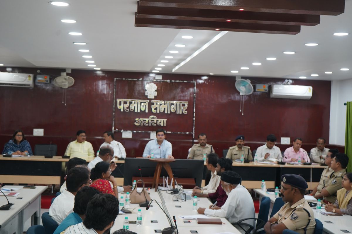 शांति व सौहार्दपूर्ण माहौल में मनाएं बकरीद, अफवाह फैलाने और माहौल बिगाड़ने वालों पर होगी सख्त कार्रवाई: डीएम