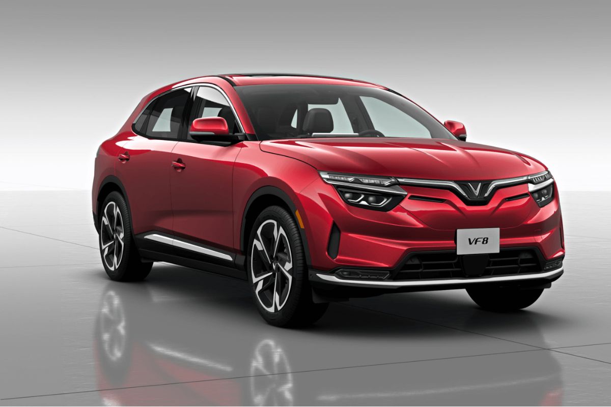 VinFast ने पेश की नई VF8, मिलेगी 500KM रेंज, 30 मिनट से कम में होगी चार्ज