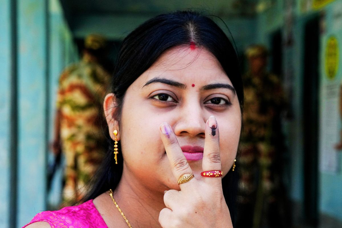 बंगाल में काउंटिंग से पहले खलबली, 15 बूथों पर री-पोलिंग के बीच इलेक्शन कमीशन ने 242 नये ऑब्जर्वर तैनात किये