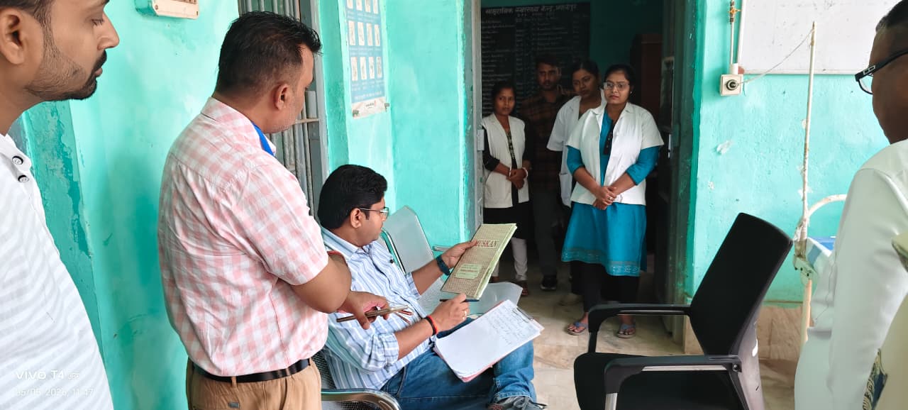 भवानीपुर CHC में SDM का औचक निरीक्षण, ड्यूटी से गायब तीन डॉक्टरों की काटी हाजिरी