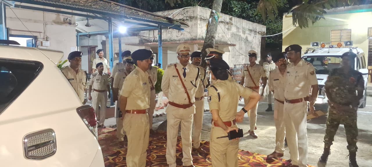 पूर्णिया आईजी ने रात तक खंगाली बनमनखी थाना की केस फाइलें, कमियां दूर करने का दिया फरमान