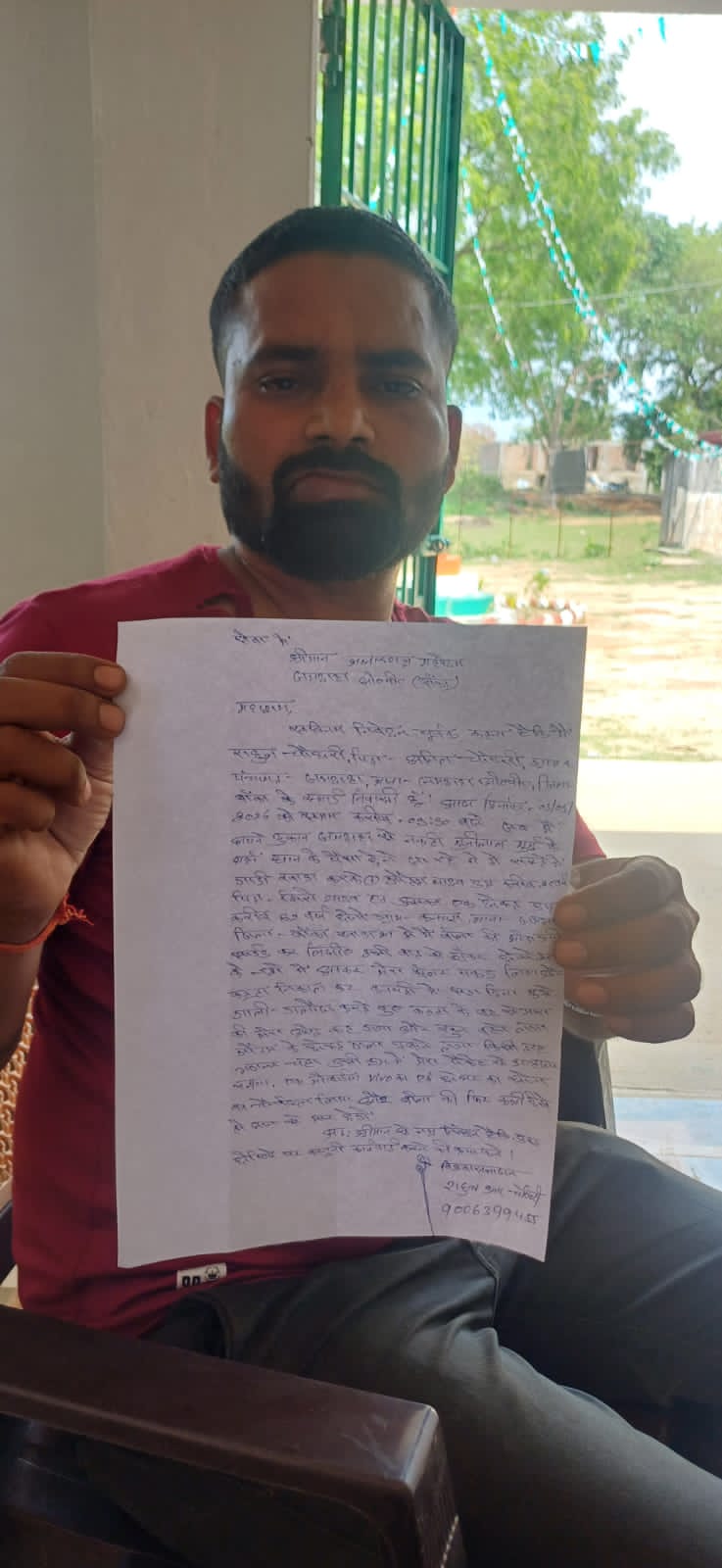 दुकानदार से गाली-गलौज कर सोने की चेन, घड़ी व मोबाइल छीना, थाना में रिपोर्ट दर्ज