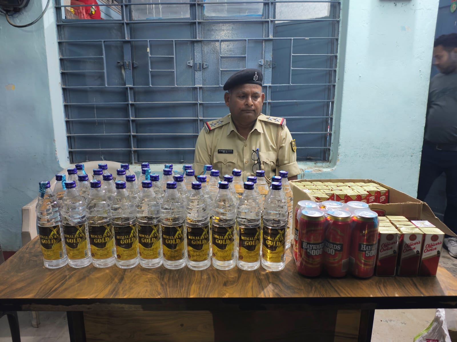 KATIHAR NEWS: वाहन जांच में पुलिस को बड़ी सफलता, 30 लीटर से अधिक विदेशी शराब के साथ दो तस्कर दबोचे गए