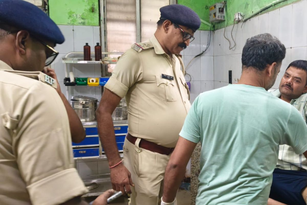 पारिवारिक विवाद ने लिया खूनी रूप, युवक को मारी तीन गोली