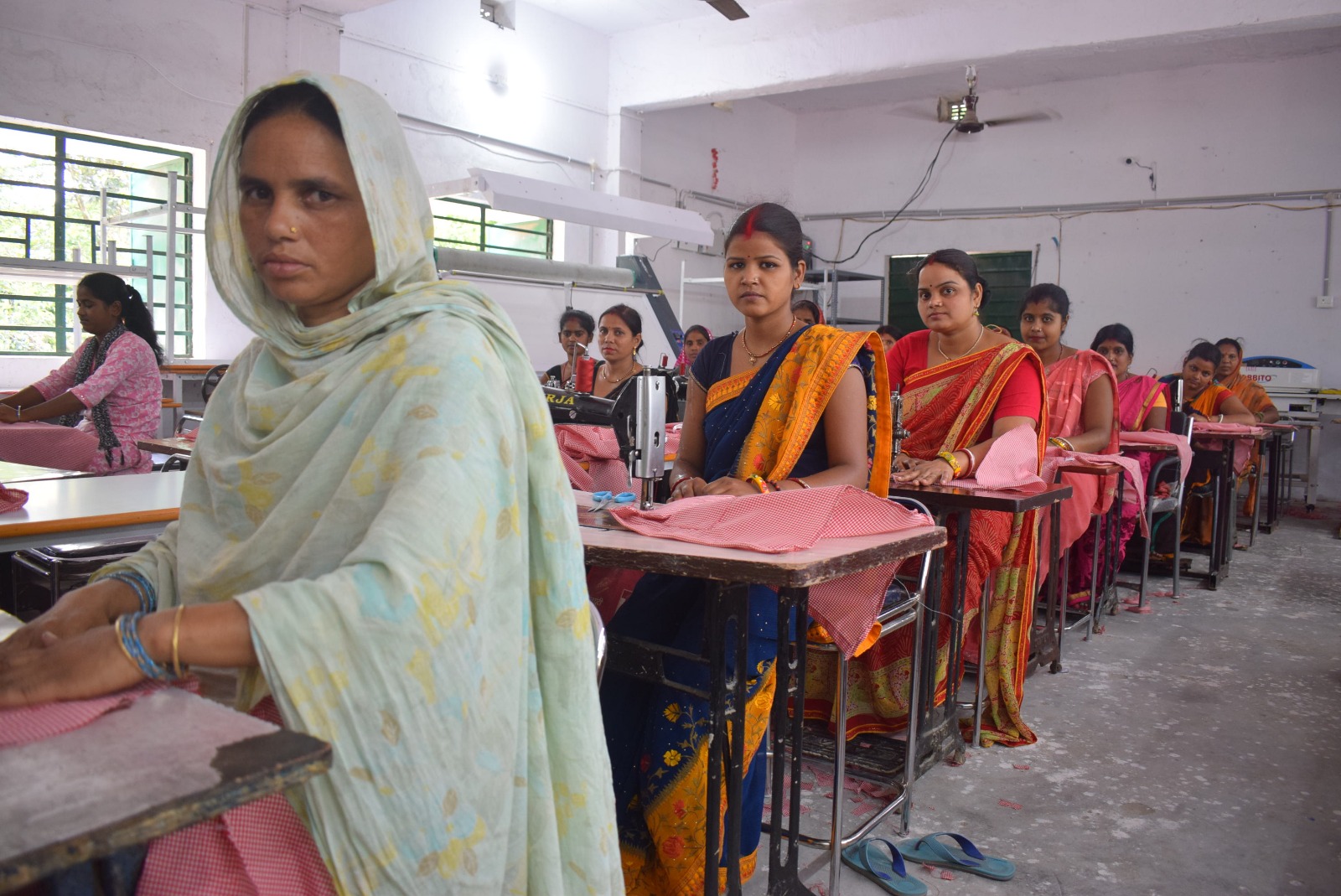 Katihar: जीविका की बड़ी पहल: “दीदी का सिलाई घर” बना हजारों महिलाओं की कमाई का मजबूत सहारा