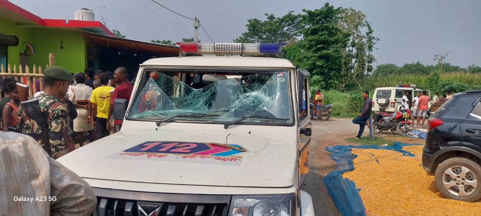 पूर्णिया में जमीन विवाद सुलझाने गई पुलिस टीम पर हमला, तीन पुलिसकर्मी घायल, वाहनों में तोड़फोड़