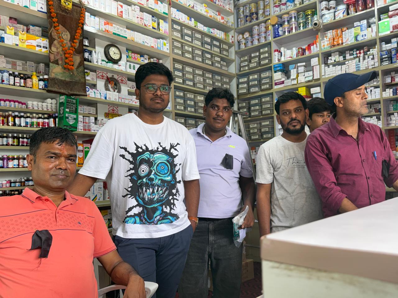 ई-फार्मेसी के विरोध में किशनगंज में मेडिकल बंद, दवा कारोबारियों का प्रदर्शन
