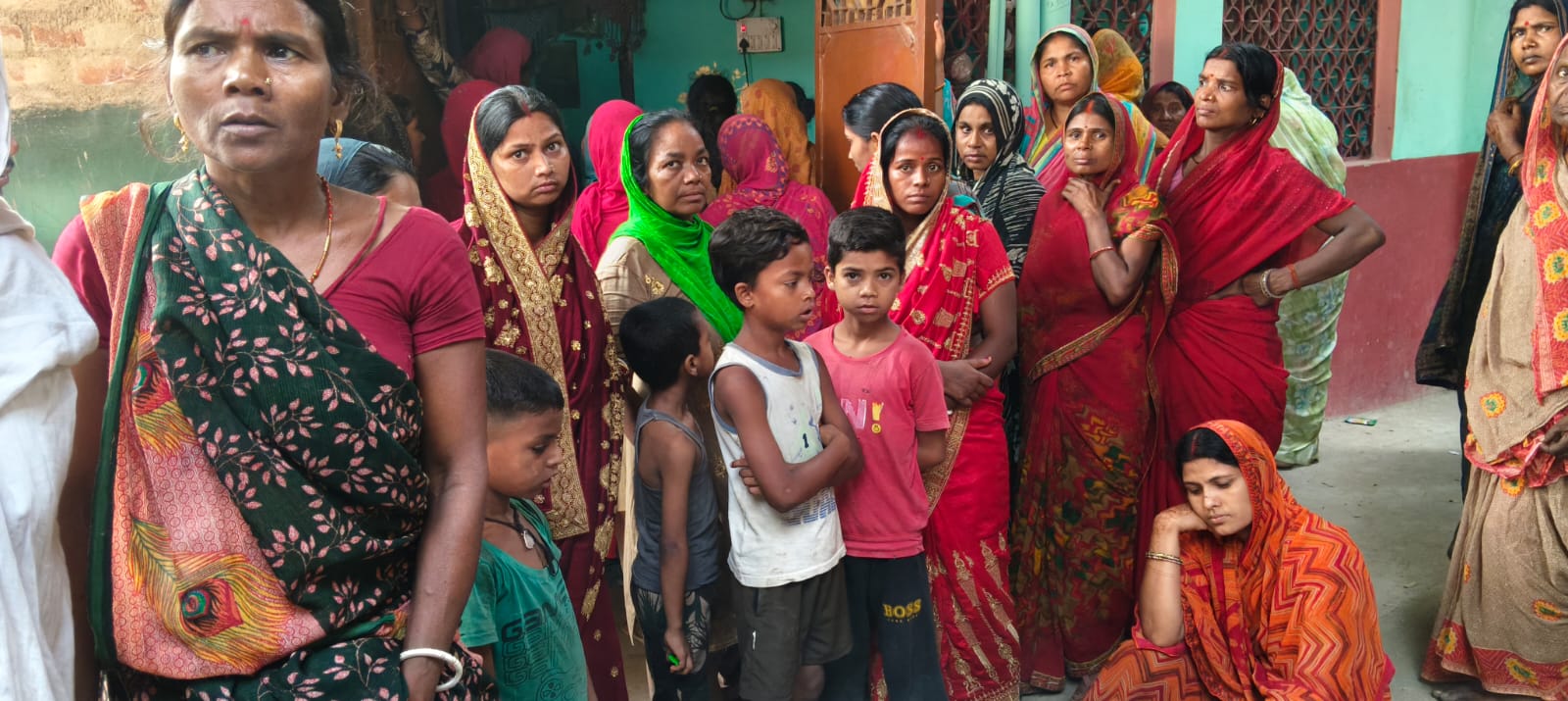 मोबाइल चोरी करते युवक रंगे हाथ गिरफ्तार