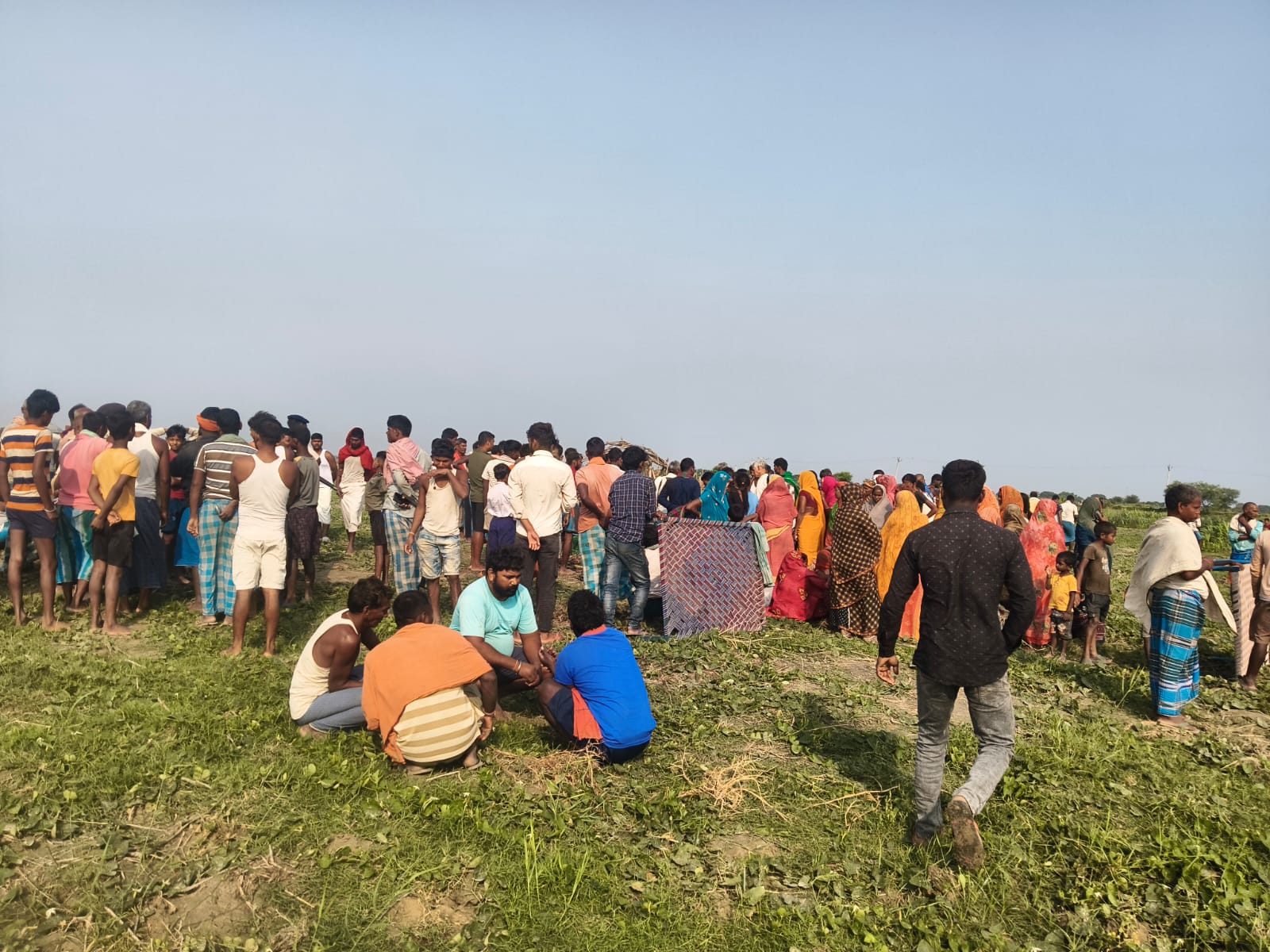 गंगा किनारे खेत में ठनका गिरने से दो बुजुर्ग किसानों की मौत