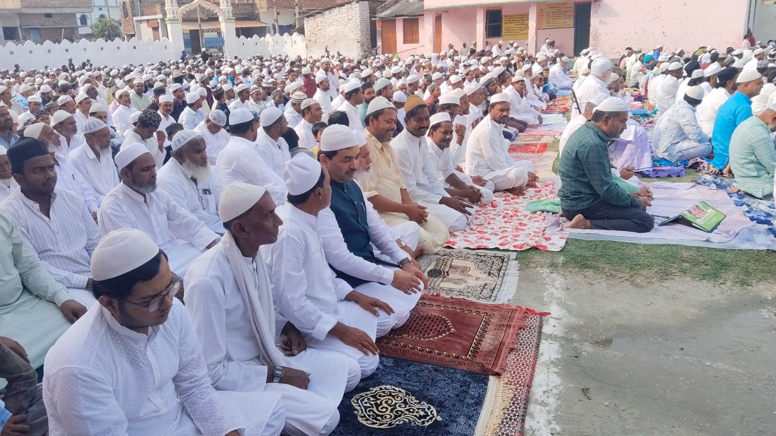 शाहनवाज हुसैन ने बड़ी ईदगाह पहुंच दी बकरीद की मुबारकबाद