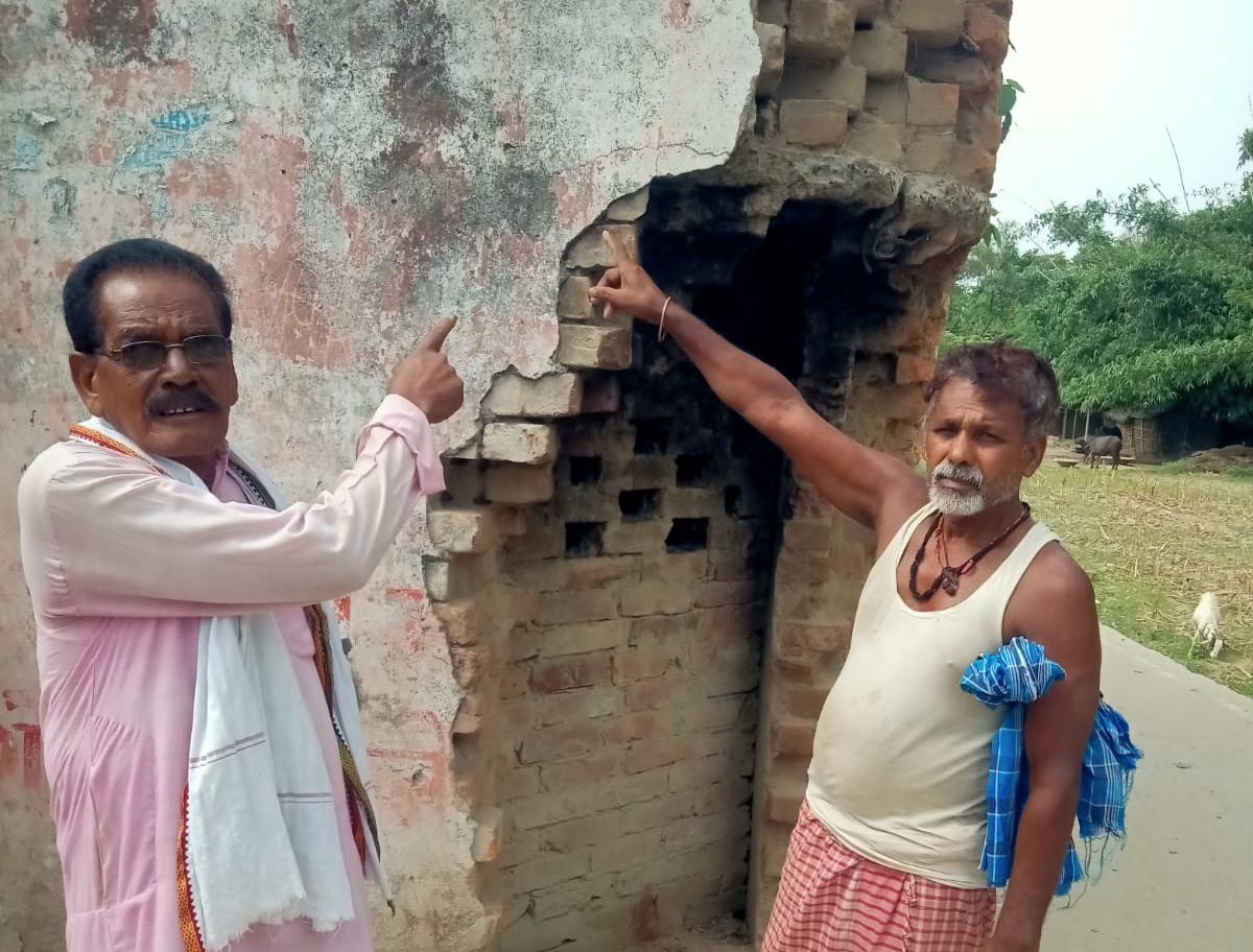 खगड़िया में जर्जर स्कूल भवन बना खतरा, ग्रामीणों ने हटाने की मांग उठाई