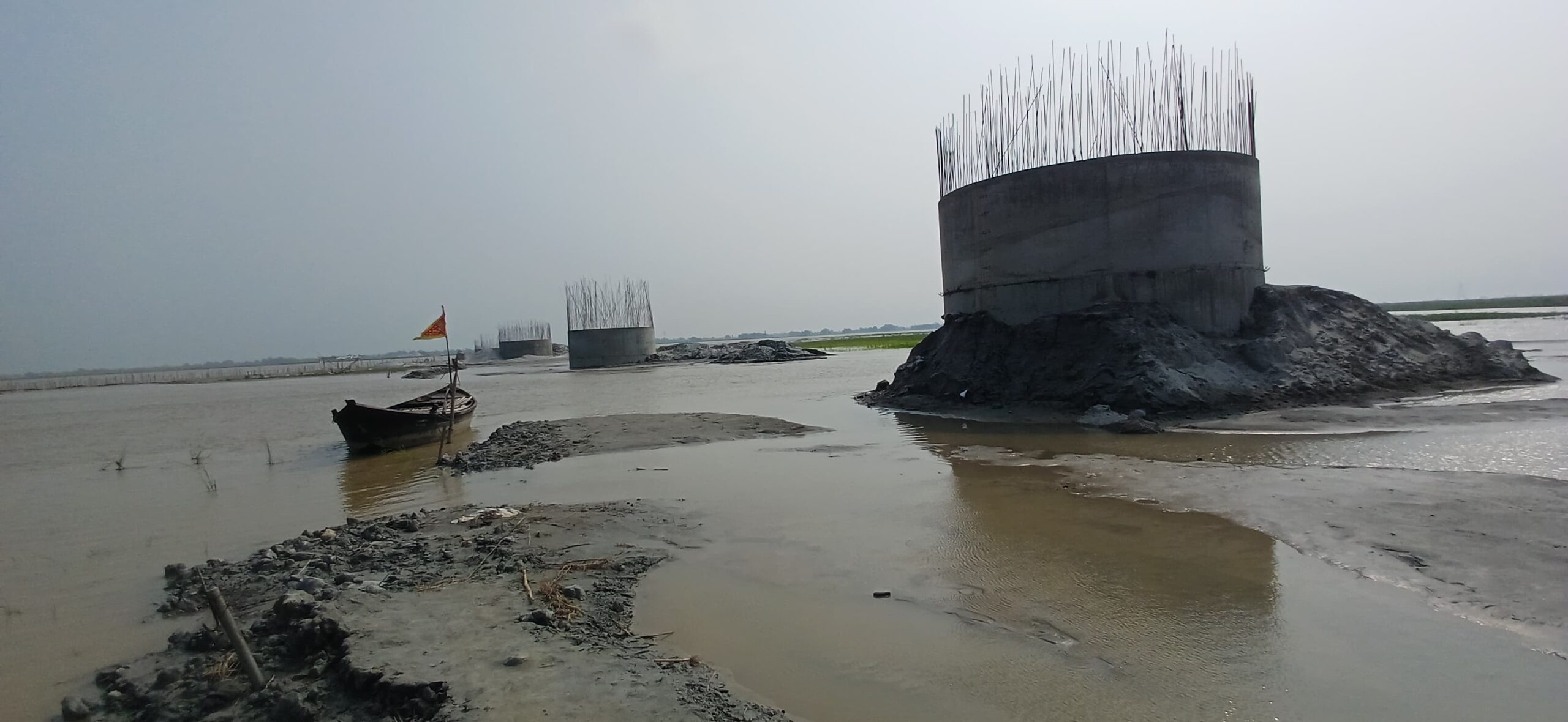 कोसी का बढ़ता जलस्तर बना डेंगराही महासेतु निर्माण में बाधा