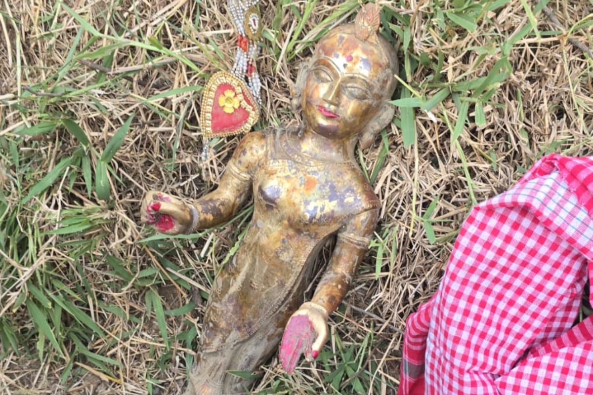 Patna News: ठाकुरबाड़ी से चोरी हुई अष्टधातु की सीता माता की मूर्ति बरामद, लक्ष्मण की प्रतिमा अब भी लापता