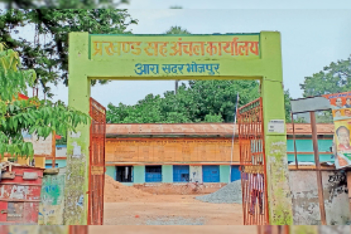 भोजपुर में अंचलाधिकारी-राजस्व कर्मचारियों की मनमानी जारी, समीक्षा के बावजूद दाखिल खारिज-परिमार्जन के 8000 केस पेंडिंग