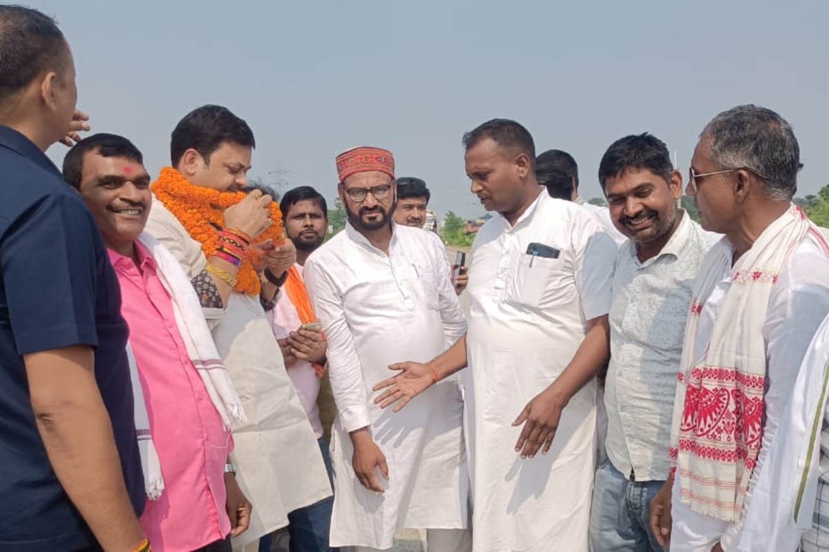 आरा में पीएचईडी मंत्री संजय कुमार सिंह का आगमन, बखोरापुर काली मंदिर में किया पूजा-अर्चना, भव्य स्वागत