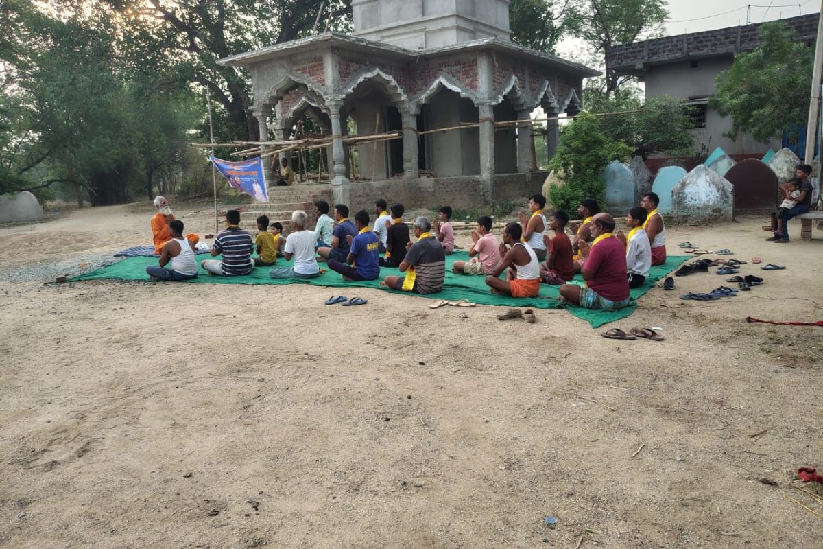 योग शिविर में गूंजा उत्साह, “ताली बजाओ-बीमारी भगाओ” ने खींचा ध्यान