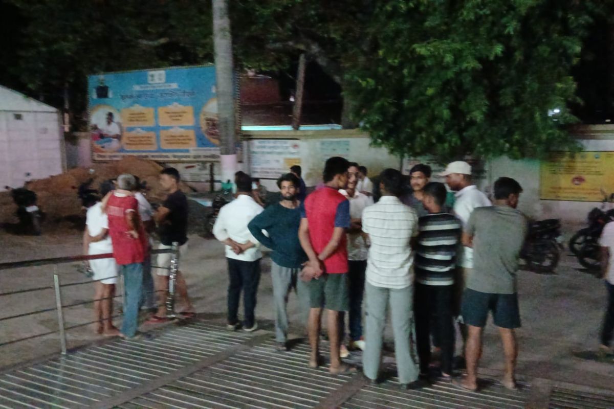 बेगूसराय में शादी समारोह में जा रहे मोटरसाइकिल सवार युवक की सड़क दुर्घटना में मौत