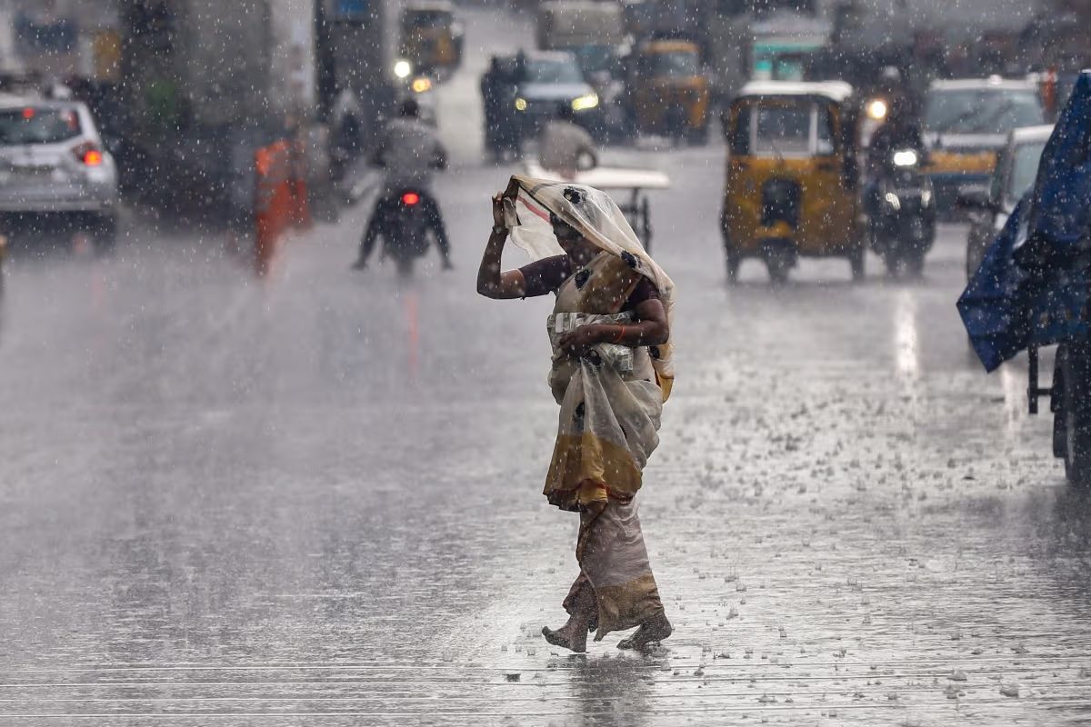 बिहार के 33 जिलों में आज आंधी-तूफान के साथ बारिश की चेतावनी, बिजली गिरने की भी संभावना
