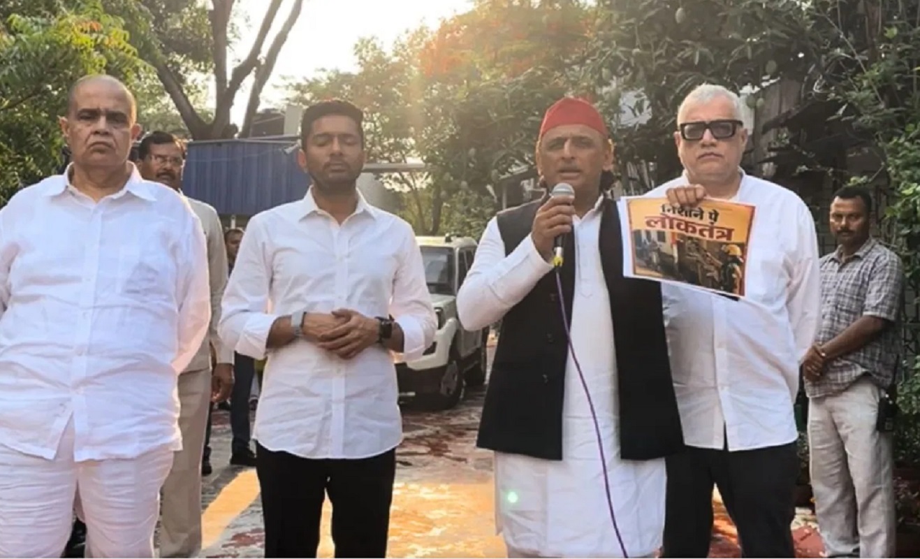 ममता बनर्जी से मिले अखिलेश यादव, सांसद में उठायेंगे बंगाल चुनाव में धांधली का मुद्दा