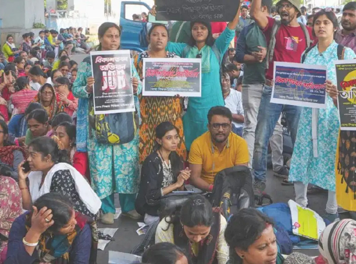 बंगाल में 26 हजार फर्जी शिक्षकों को लौटाना होगा वेतन, सरकार ने डीएम से मांगी रिपोर्ट
