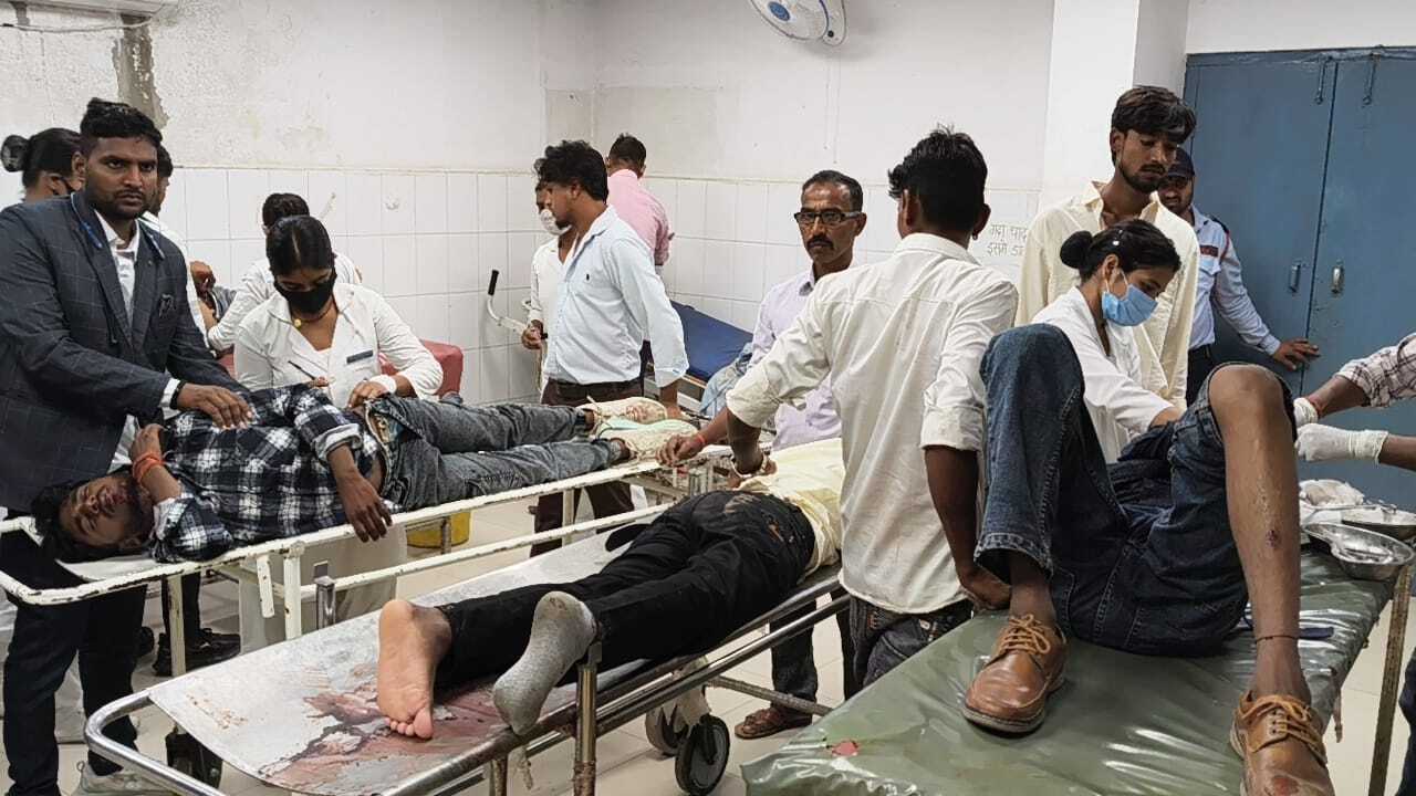 बारातियों से भरा ऑटो अनियंत्रित होकर पलटा, सात जख्मी