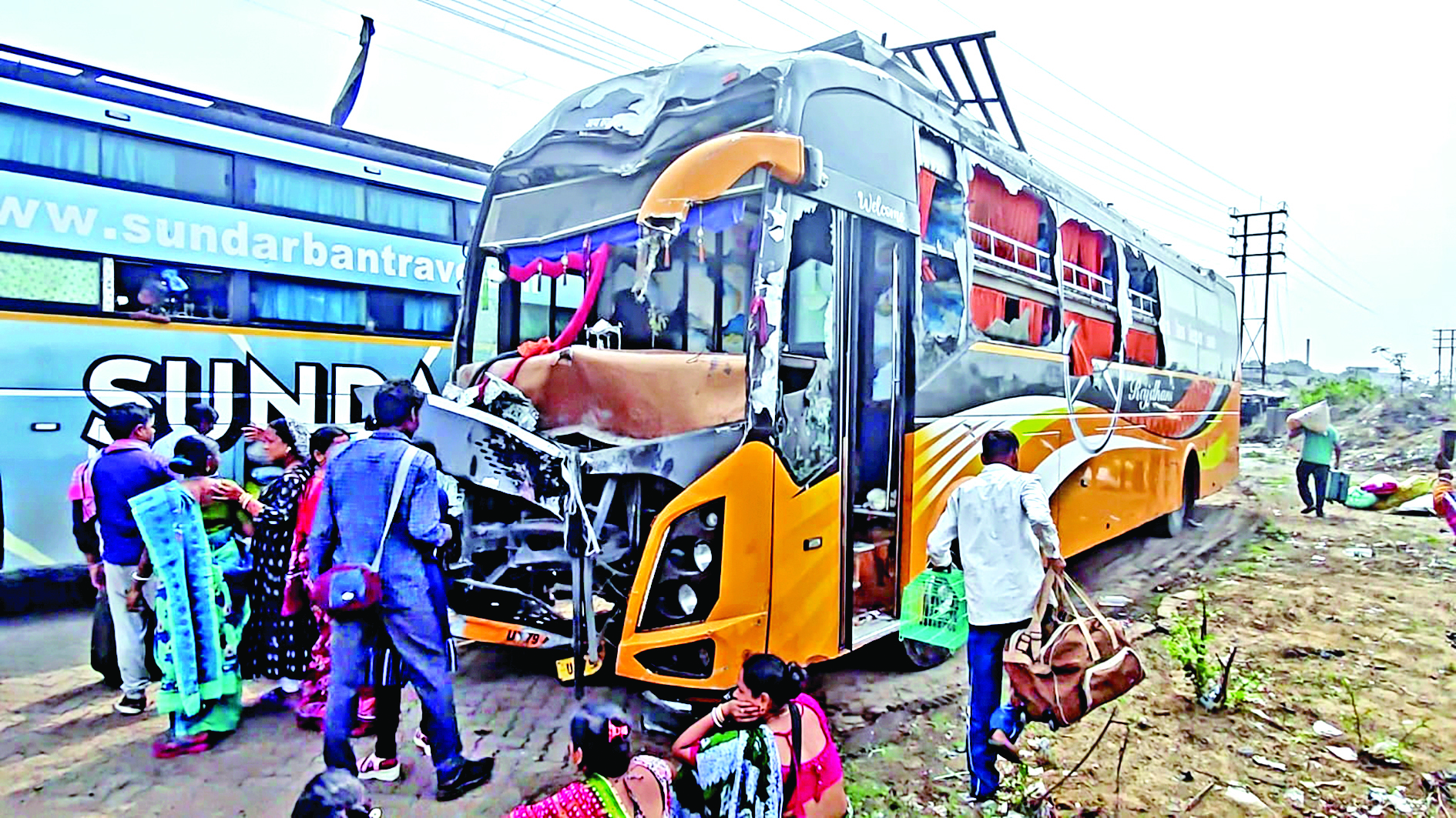 वोट देकर लौटते प्रवासी श्रमिकों की बस दुर्घटनाग्रस्त, बाल-बाल बचे 60 यात्री