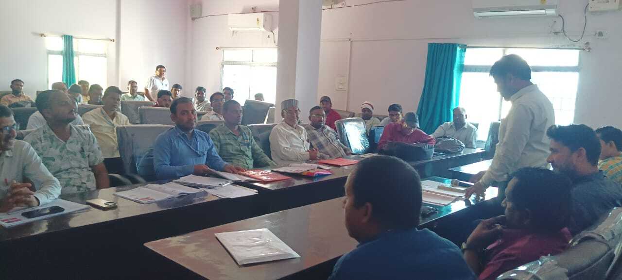 पर्यवेक्षकों की बैठक आयोजित कर बीडीओ ने डिजिटल सर्वे की दी जानकारी