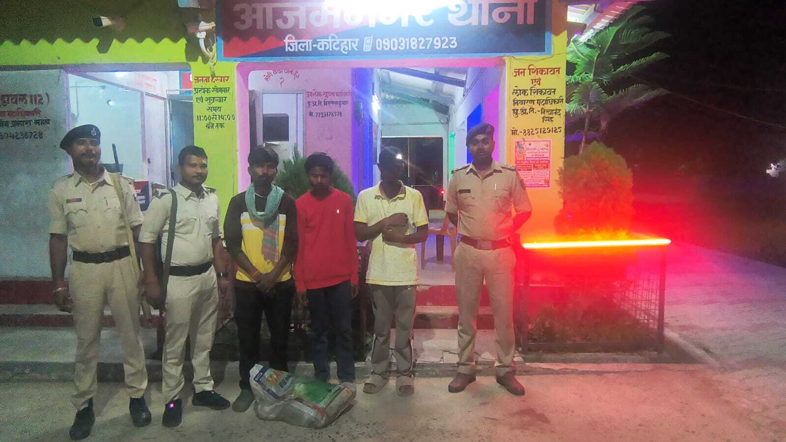 ई रिक्शा से 20 लीटर शराब बरामद, तीन तस्कर गिरफ्तार