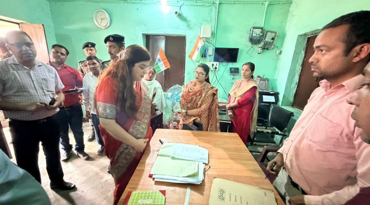 डीएम ने सहयोग शिविर की तैयारियों का लिया जायजा, समय पर निष्पादन के दिए निर्देश