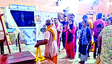 75 साल से हो रही है दुर्गापूजा, मंदिर बनते ही लग गया ताला
