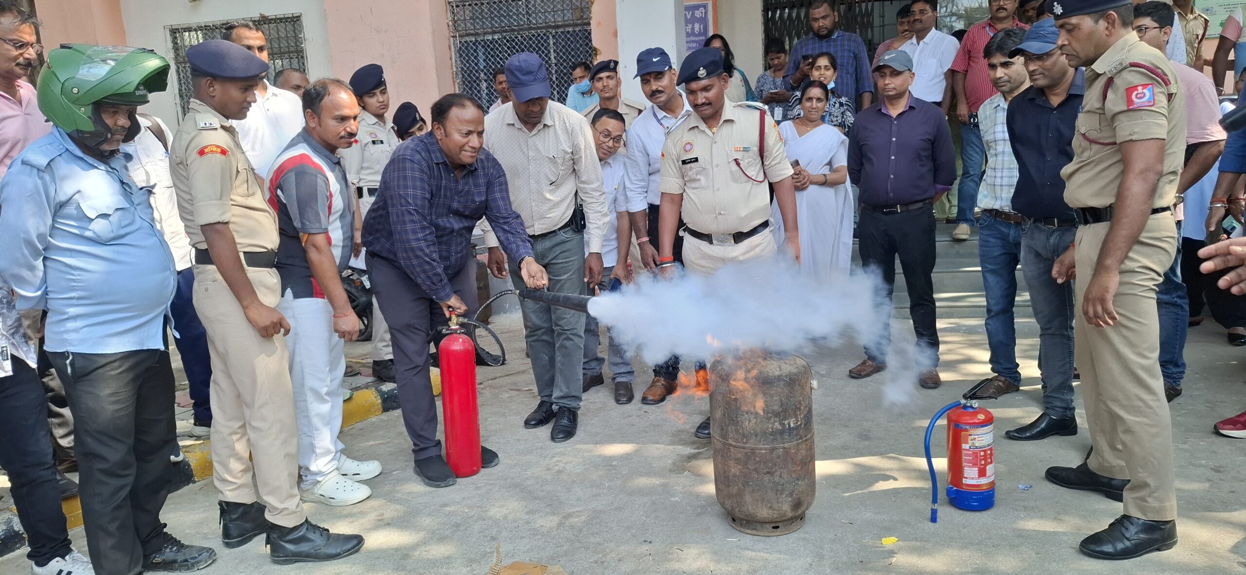 जीएमसीएच में अग्निशमन विभाग का मॉकड्रिल, आग से बचाव के सिखाये गुर