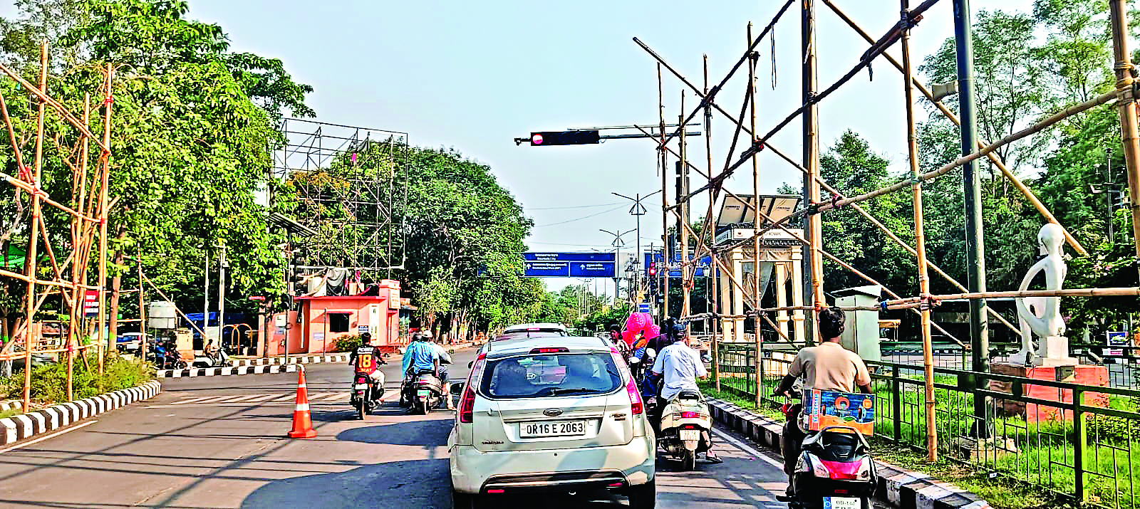 Rourkela News: डीएवी चौक पर ग्रीन शेड टूटा, भीषण गर्मी में लोग हो रहे परेशान