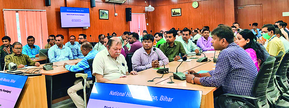 Gopalganj News : स्वास्थ्य सेवाओं में पारदर्शिता सुनिश्चित करें : डीएम